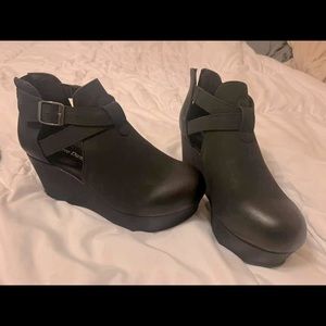 Pierre Dumas wedges